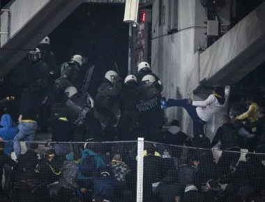 Επεισόδια με οπαδούς μετά το Παρί - Ερυθρός Αστέρας (βίντεο)